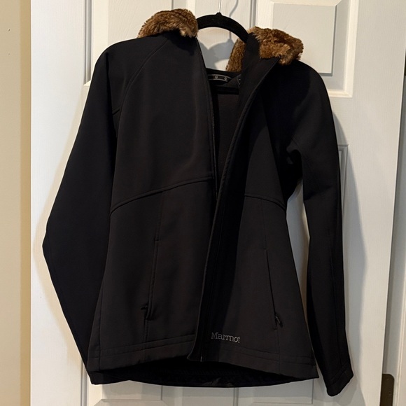 Marmot Women's Black jacket with Brown Faux Fur Hood - Picture 1 of 4